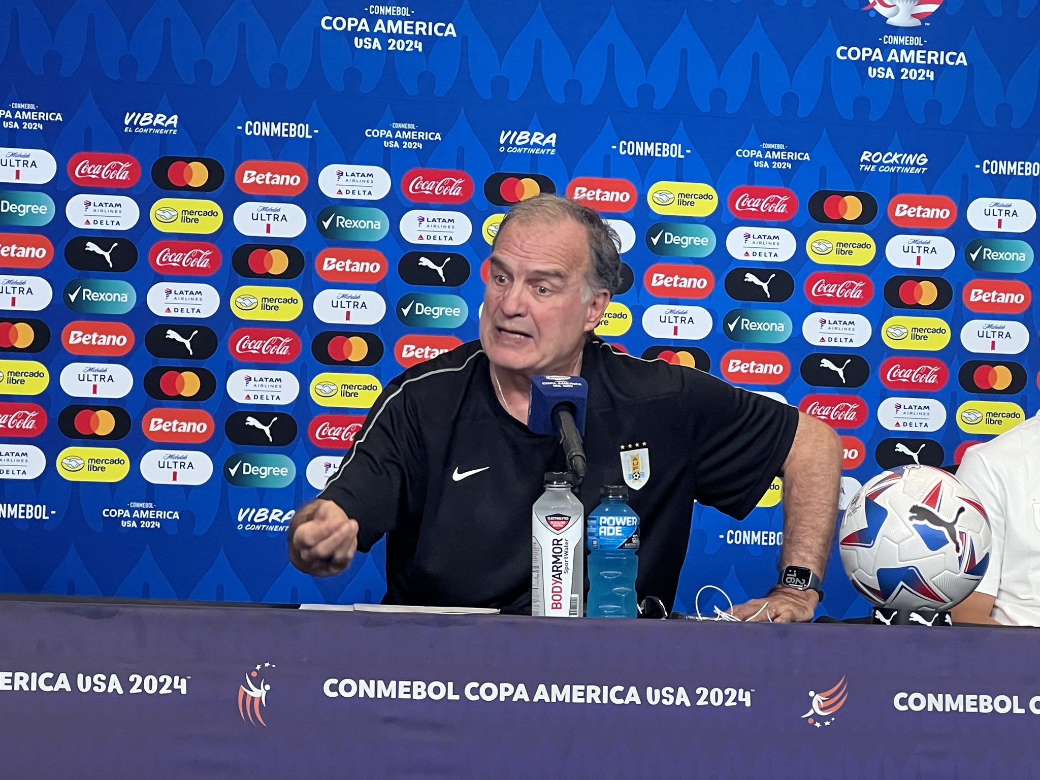 Uruguay eliminado y Bielsa estalló